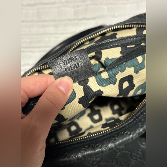 [SOLD] Vintage Gucci Purse! - Picture 11 of 14